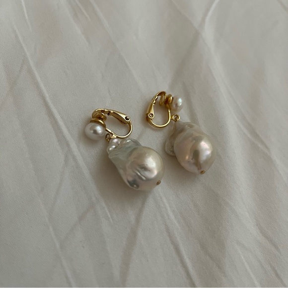 Gemma Alus real baroque pearls clip on earrings - Picture 2 of 14